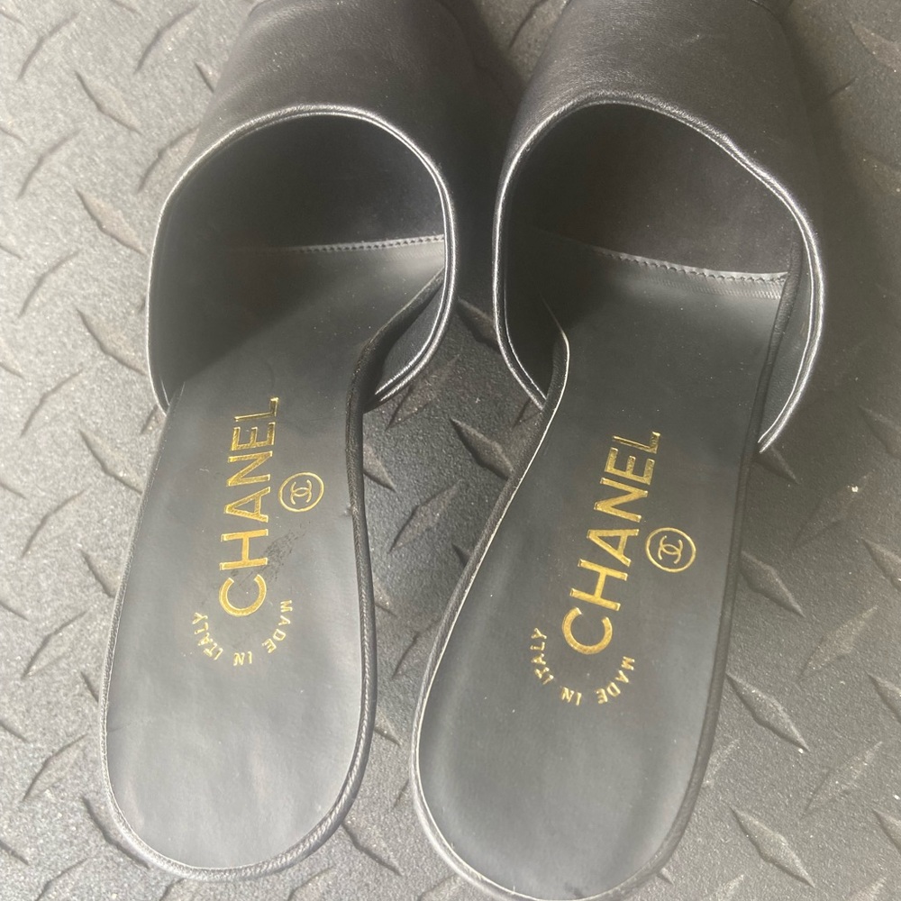 Chanel Ladi’s high heel half shoe